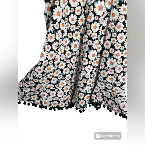 THML Flirty Daisy Dress with Pom Pom Hem Line Women’s Size Medium - Picture 7 of 7